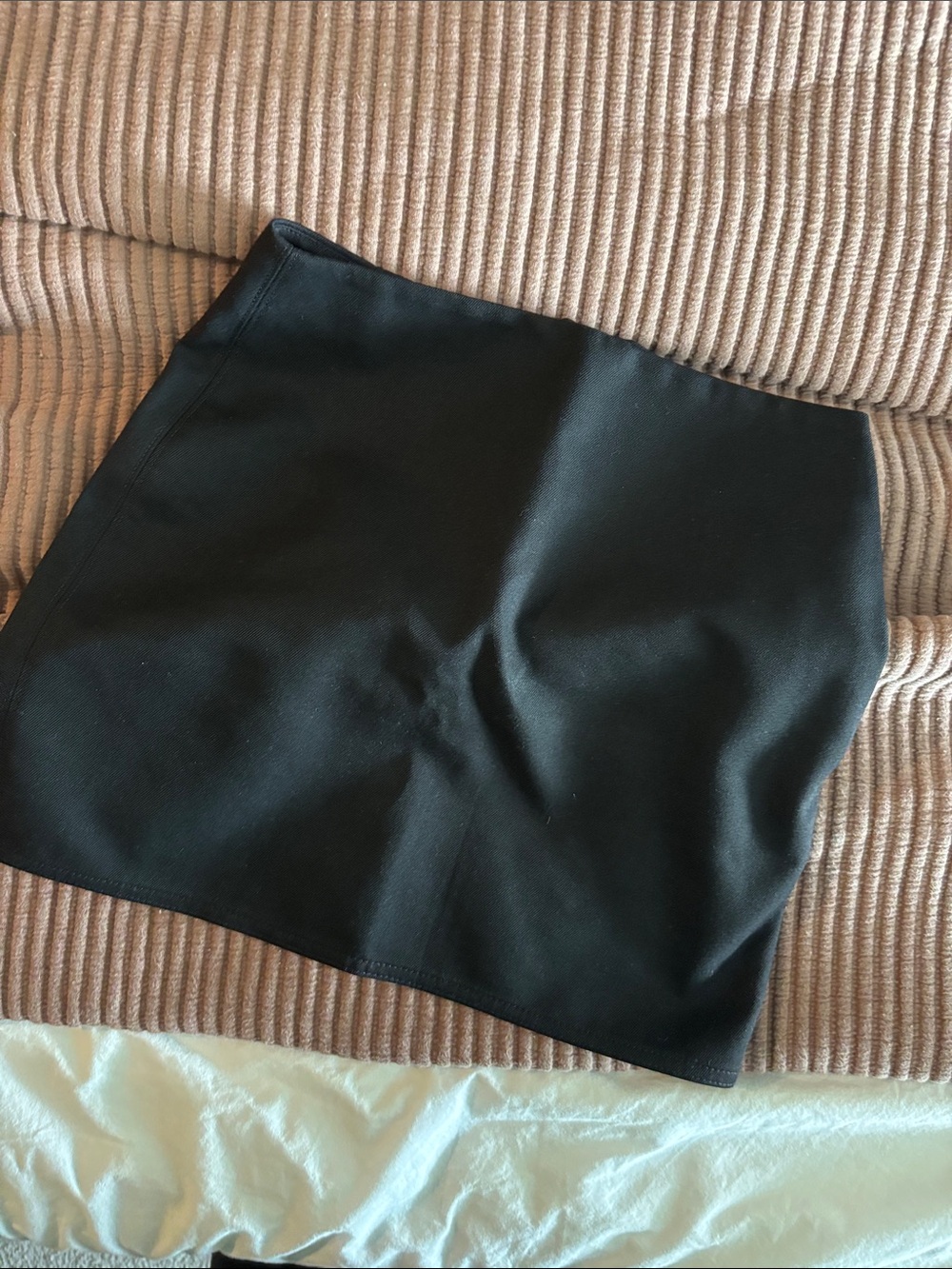 H&M Black Mini Skirt - Sleek Straight Cut